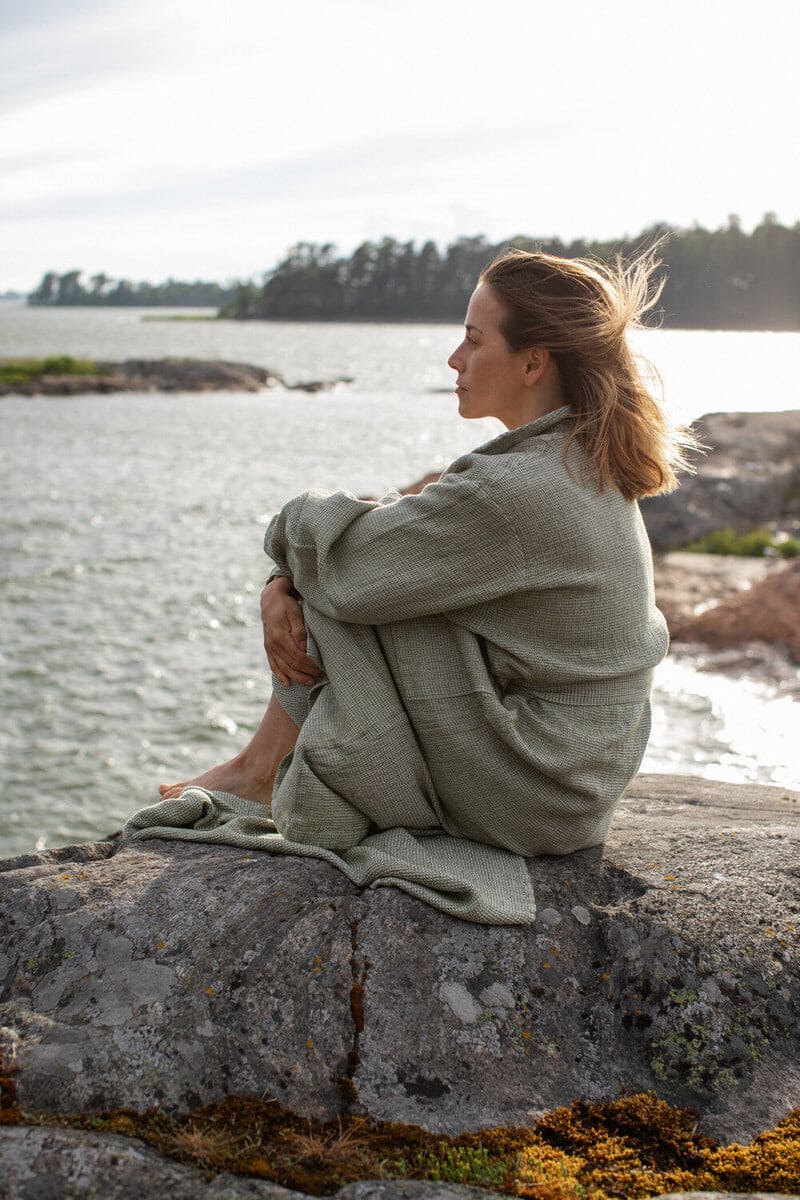 LAPUAN - TERVA WAFFLE BATHROBE. OLIVE+WHITE