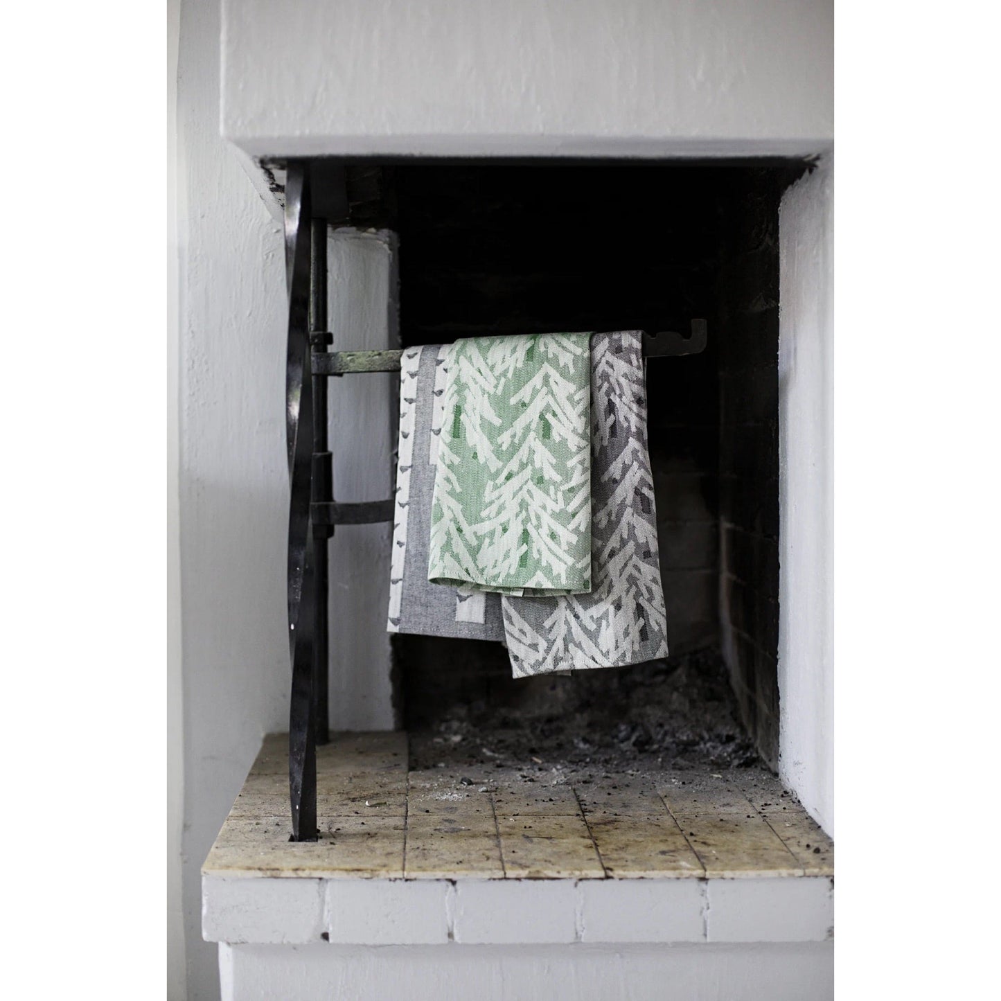LAPUAN - KUUSI TREES - HAND TOWEL. WHITE+BLACK