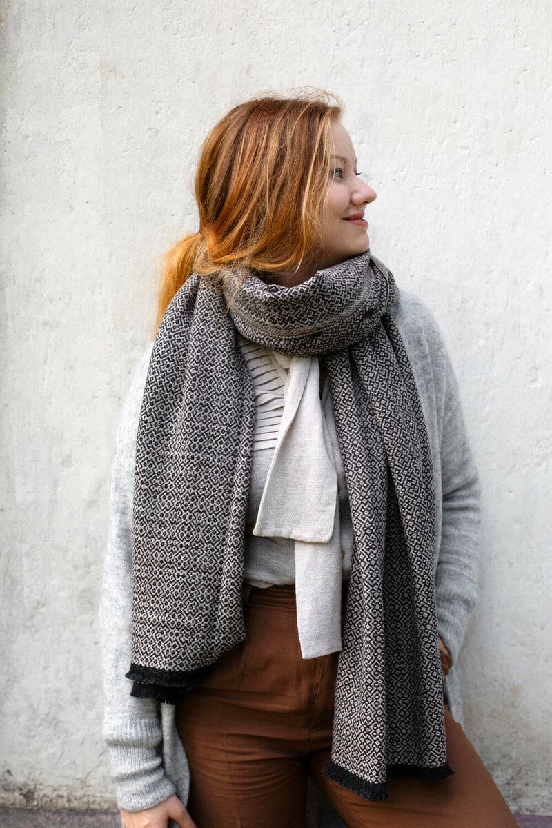 LAPUAN - KOLI LINEN SCARF. BLACK+BLUE