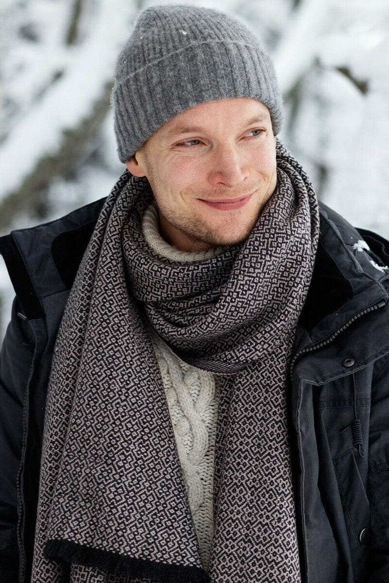 LAPUAN - KOLI LINEN SCARF. BLACK+GREY