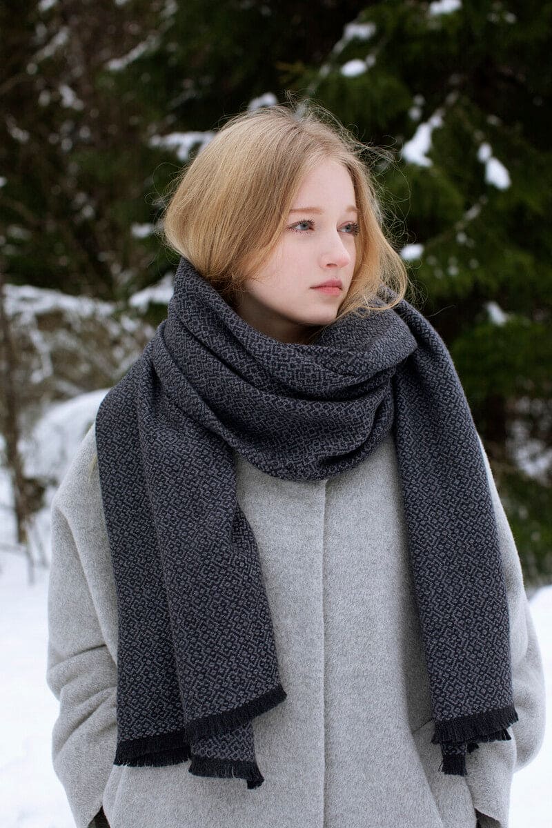 LAPUAN - KOLI LINEN SCARF. BLACK+GREY