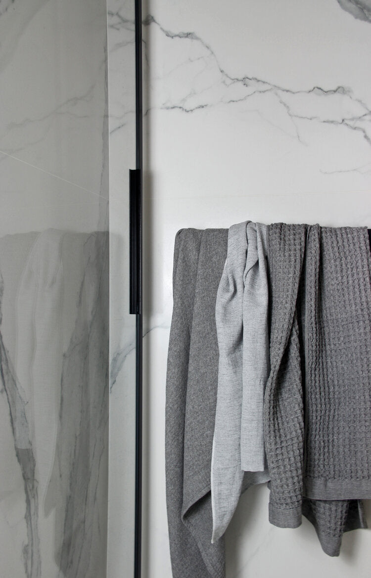 KONTEX - ORGANIC LARGE WAFFLE TOWEL. BRERA. GREY