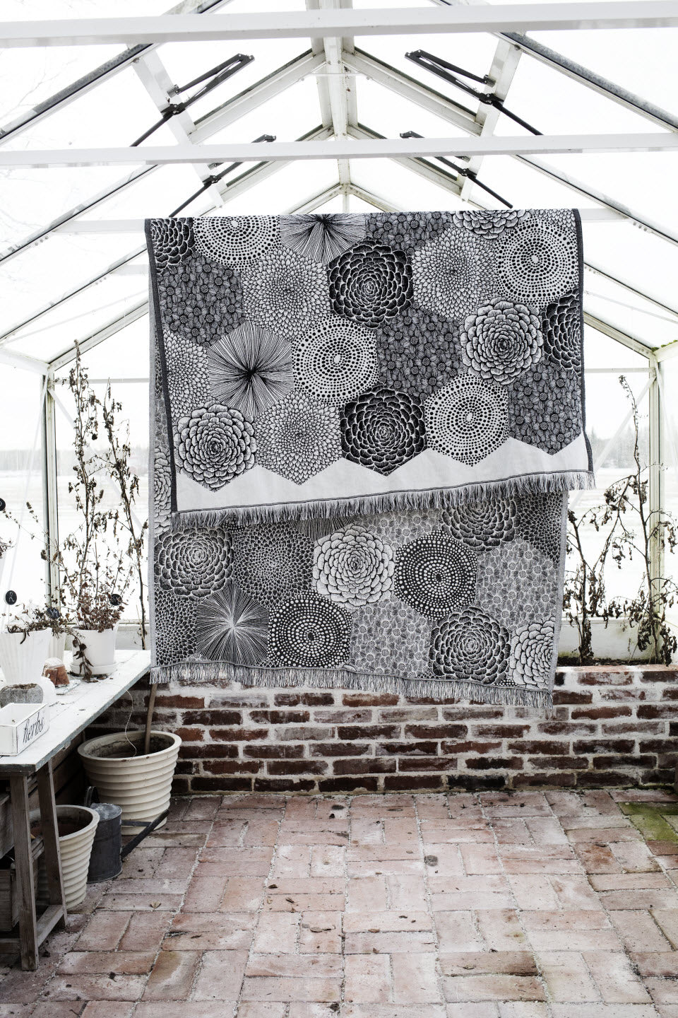 LAPUAN - RUUT ORGANIC COTTON + LINEN BLANKET / TABLECLOTH. BLACK