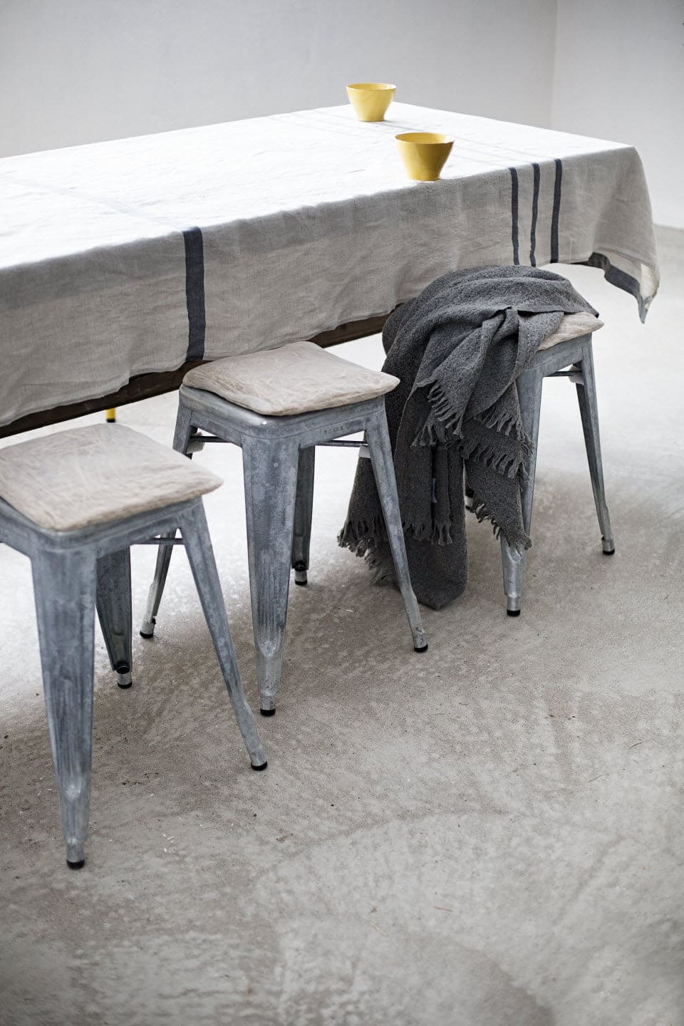 LAPUAN - USVA LINEN TABLECLOTH / BLANKET. NATURAL+ASPEN GREEN