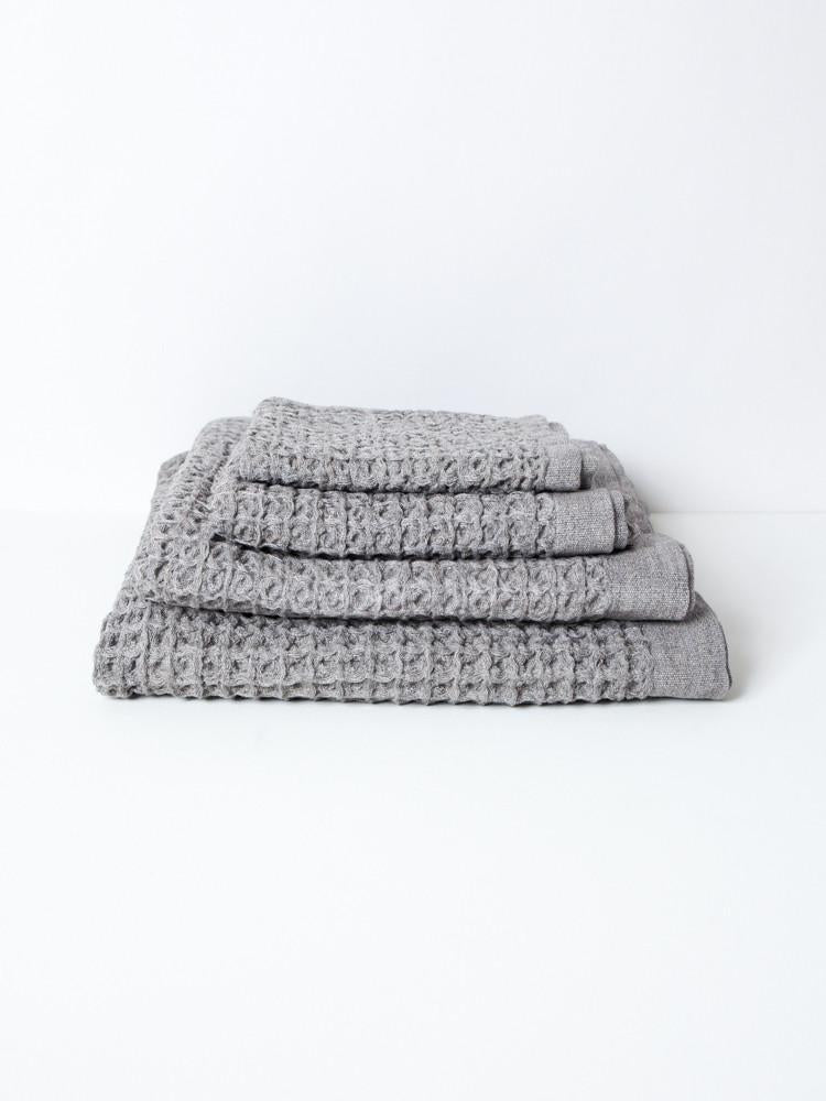 KONTEX - ORGANIC LARGE WAFFLE TOWEL. BRERA. GREY