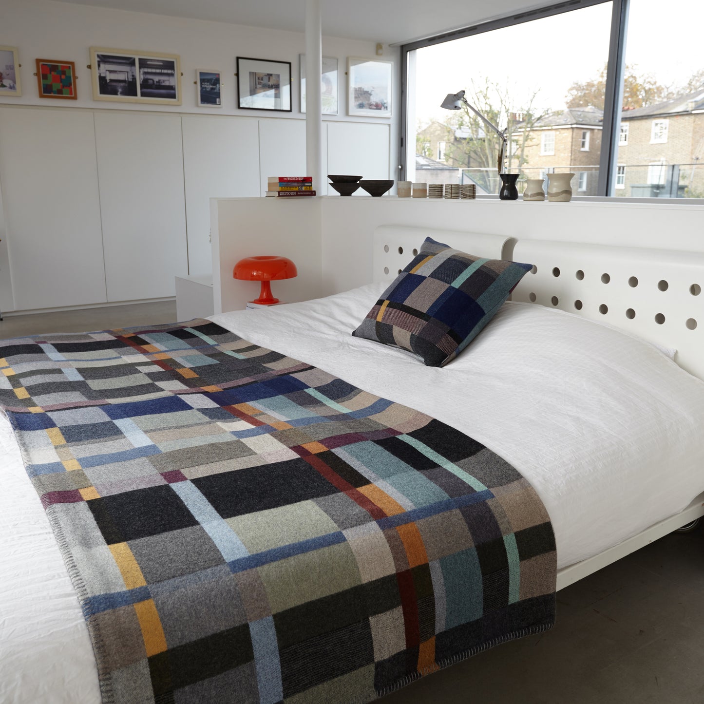 WALLACE+SEWELL - BLOCK THROW - ERNO - LARGE