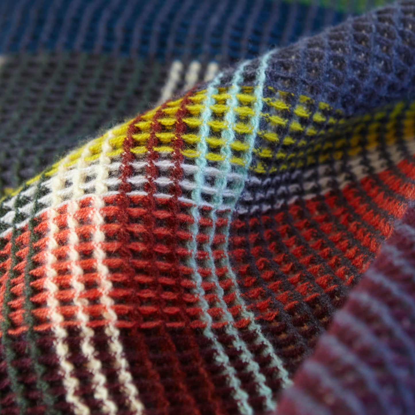 WALLACE+SEWELL - HONEYCOMB THROW - OCTAVIA - LARGE