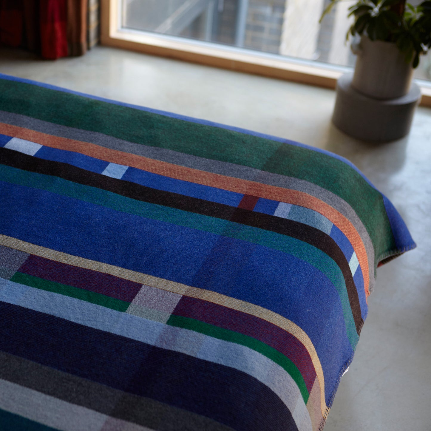 WALLACE+SEWELL - BLOCK THROW - ANTONI - LARGE