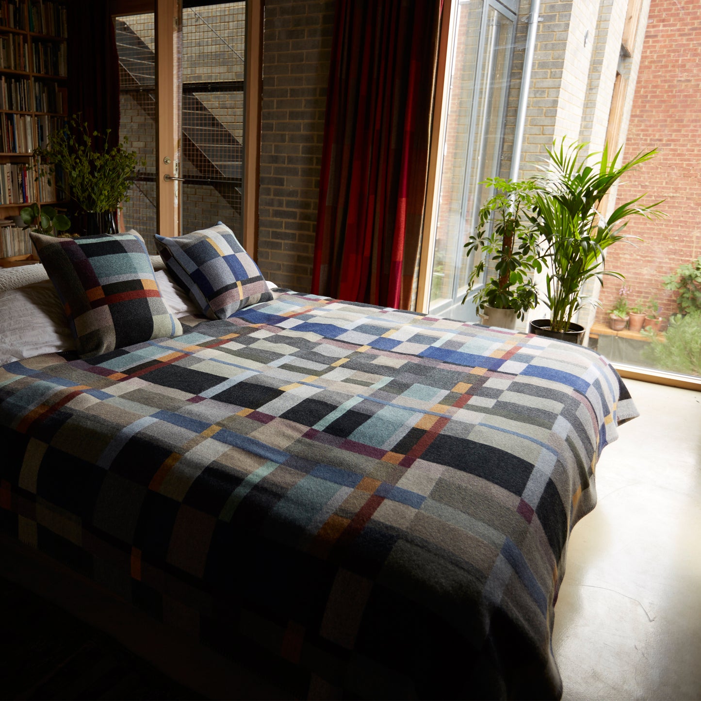 WALLACE+SEWELL - BLOCK THROW - ERNO - LARGE