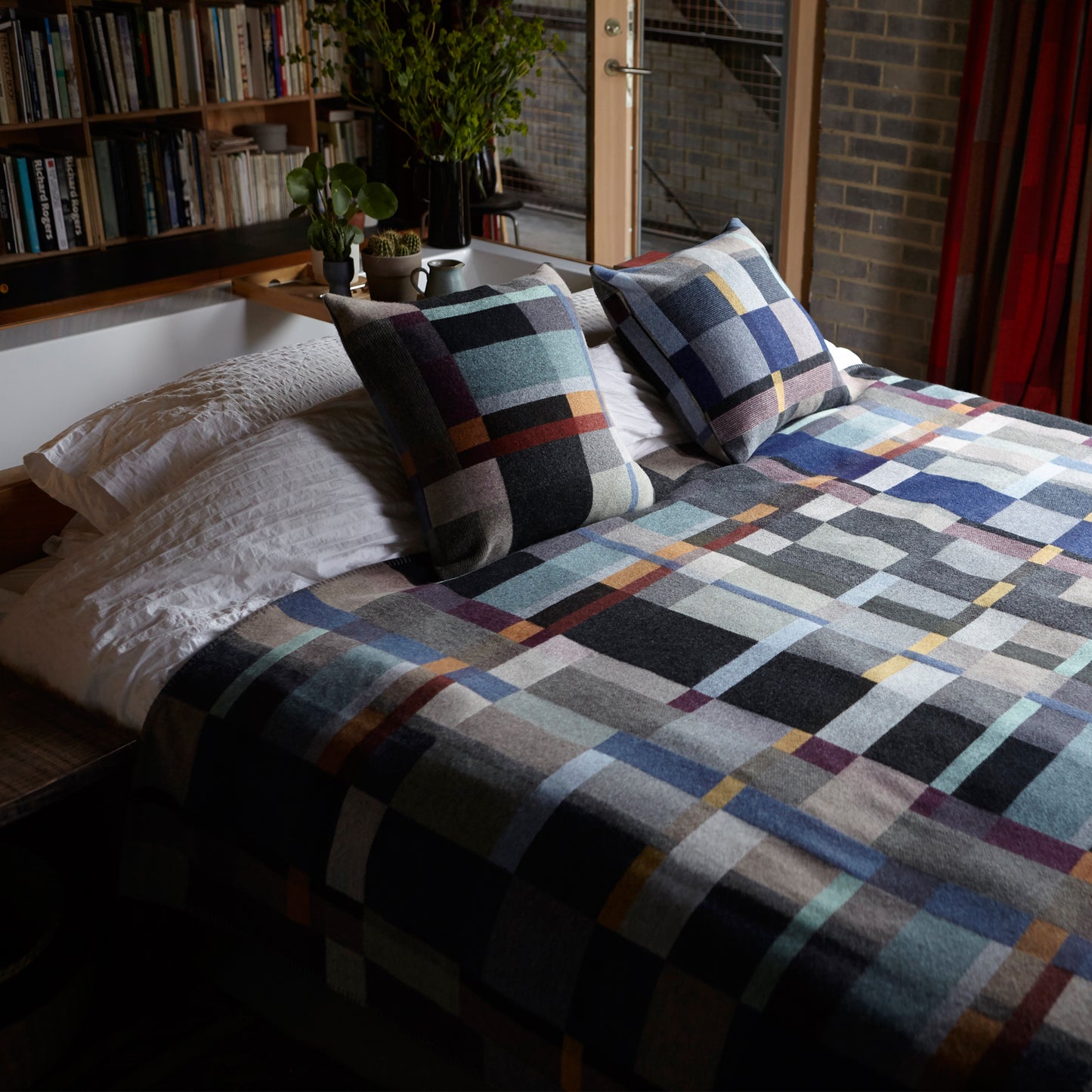 WALLACE+SEWELL - BLOCK THROW - ERNO - LARGE