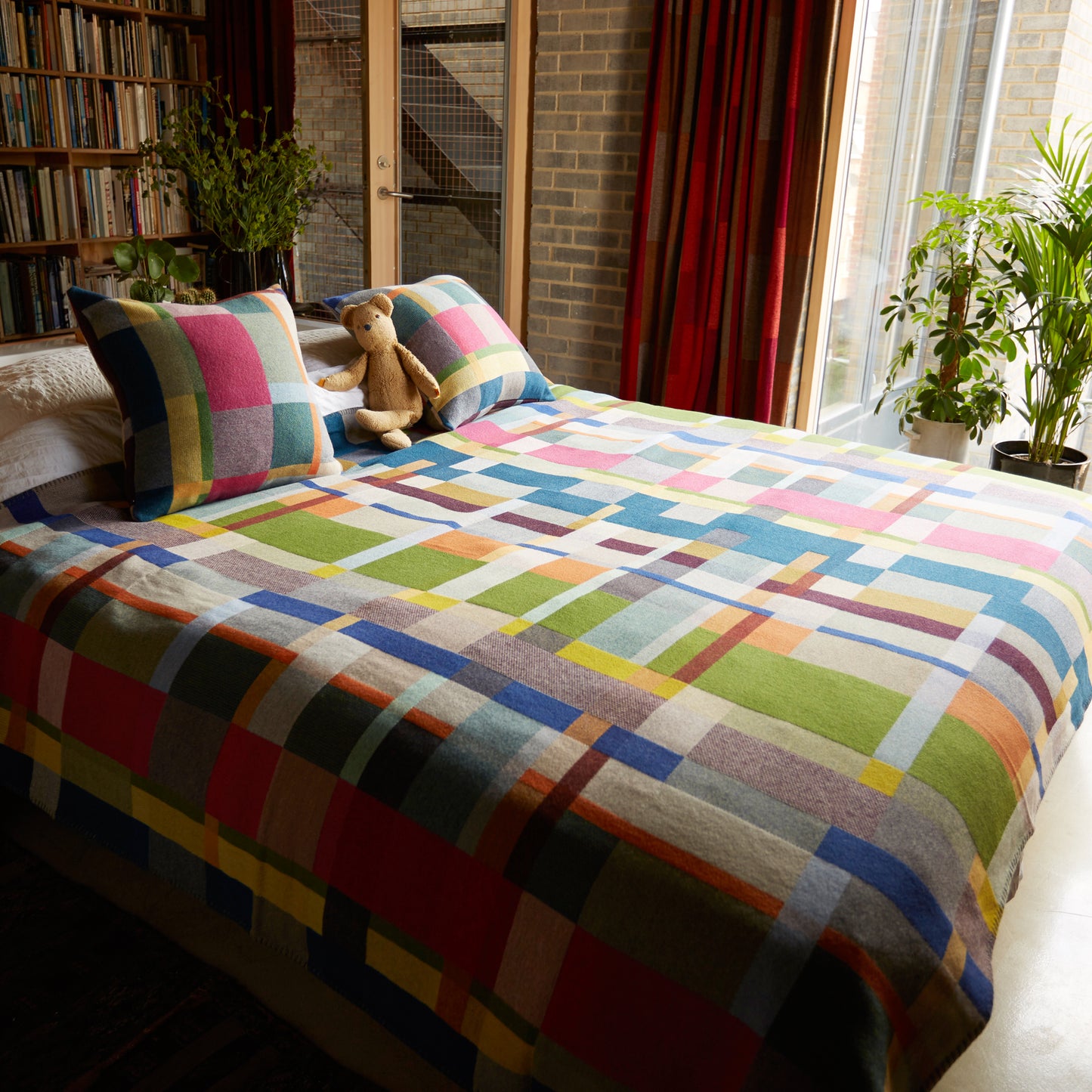 WALLACE+SEWELL - BLOCK THROW - GWYNNE - LARGE