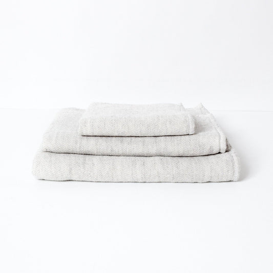 KONTEX - CLAIRE ORGANIC COTTON TOWEL. SILVER GREY