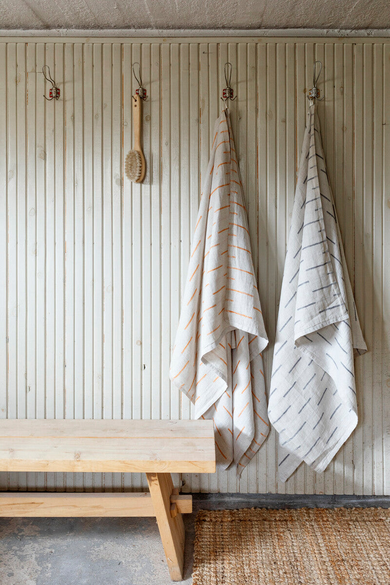 LAPUAN - PAUSSI - LINEN HAND TOWEL. NATURAL+RUST