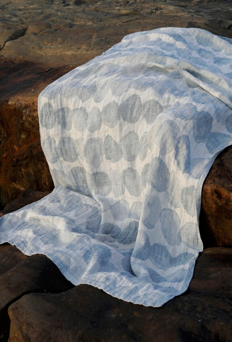LAPUAN - SADE LINEN HAND TOWEL. RAINY BLUE