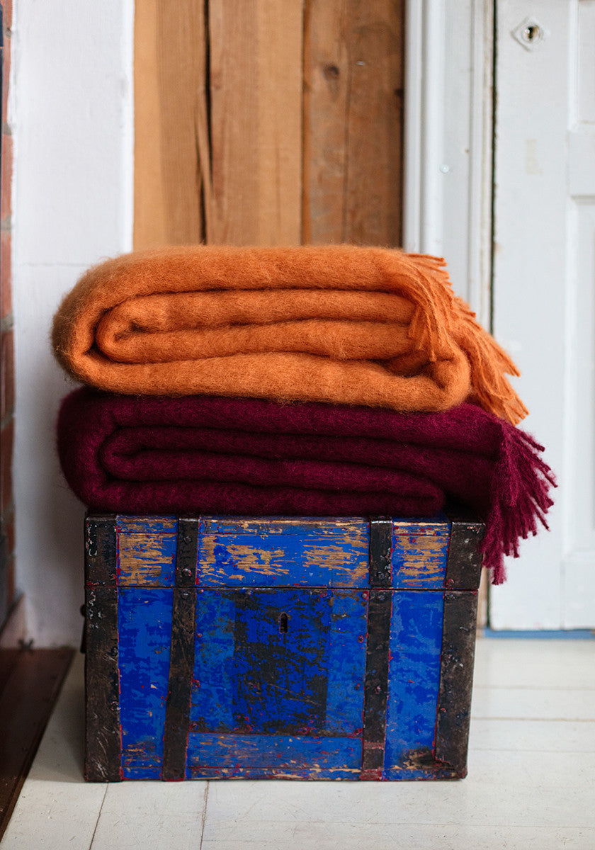 LAPUAN - SAAGA UNI MOHAIR BLANKET. BURGUNDY