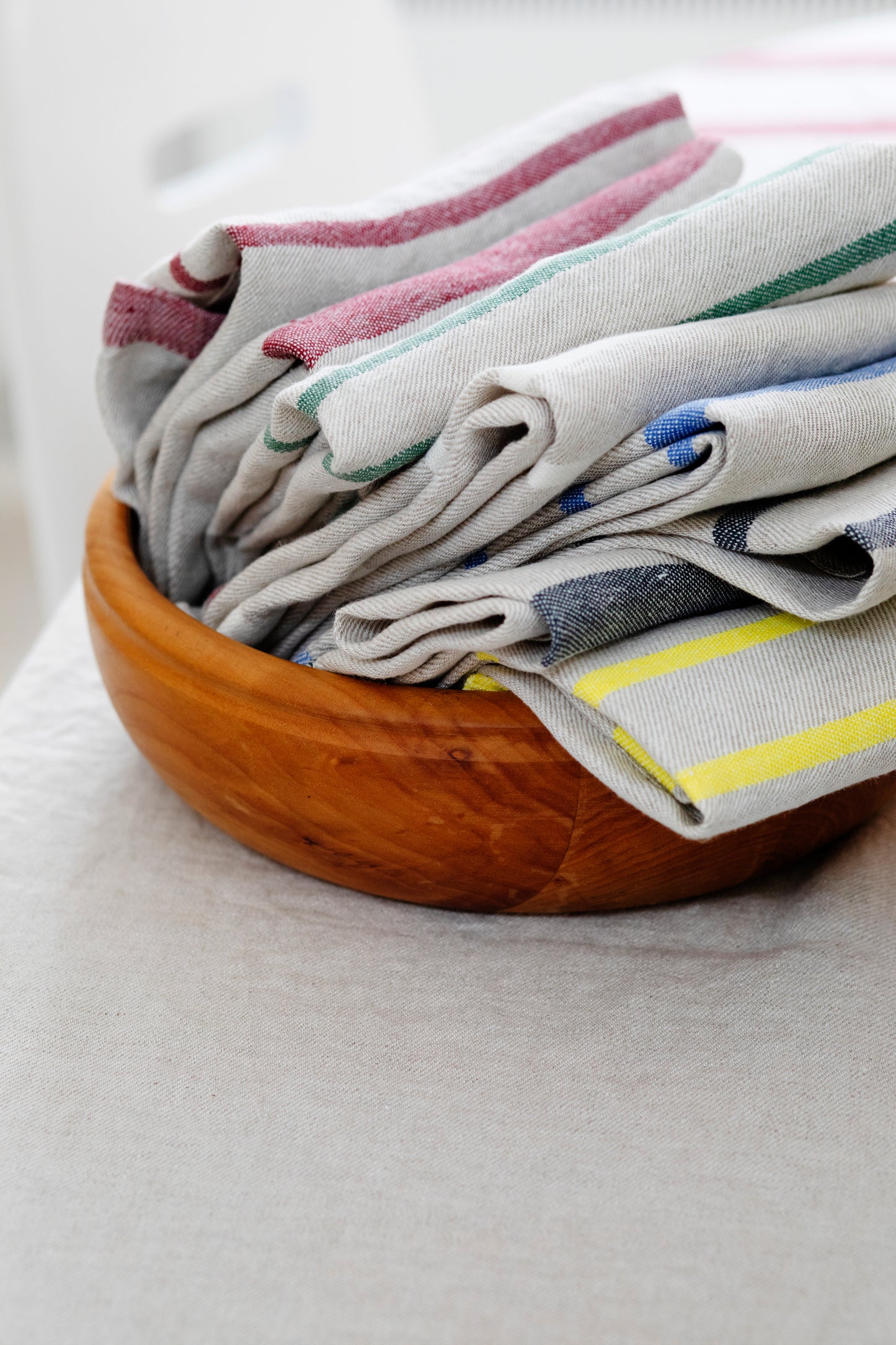 LAPUAN - USVA LINEN TOWEL. NATURAL+BURGUNDY