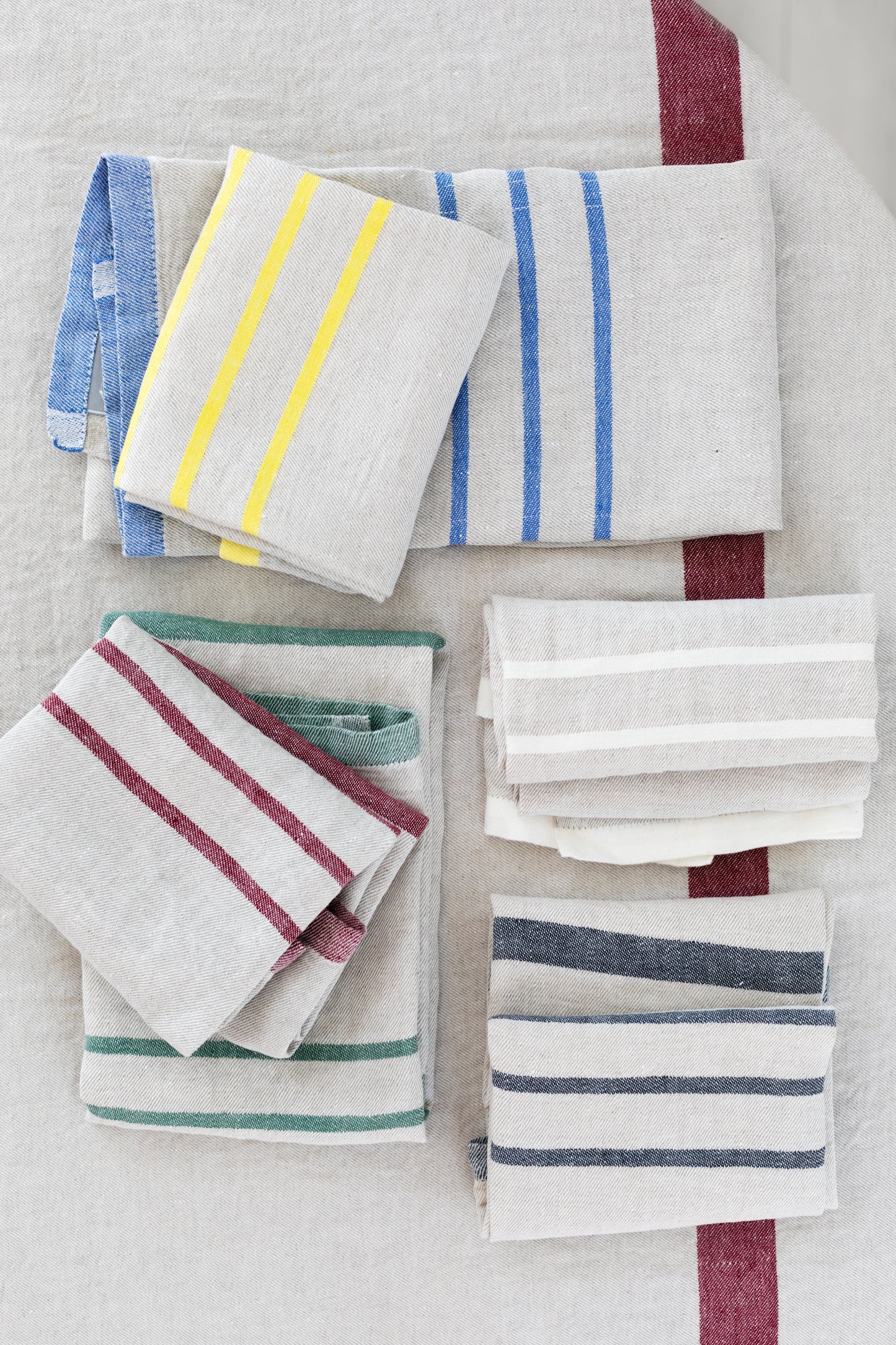 LAPUAN - USVA LINEN TOWEL. NATURAL+BURGUNDY