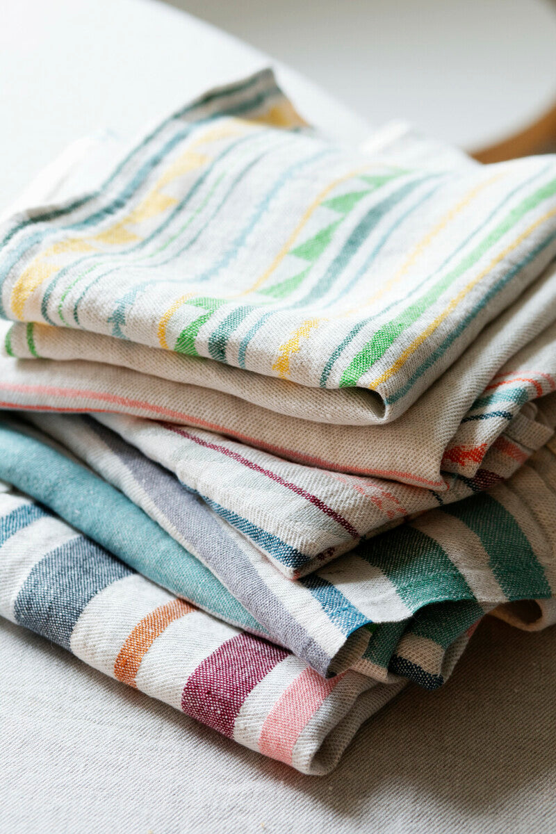 LAPUAN - LEWA LINEN HAND TOWEL. GREY+BURGUNDY