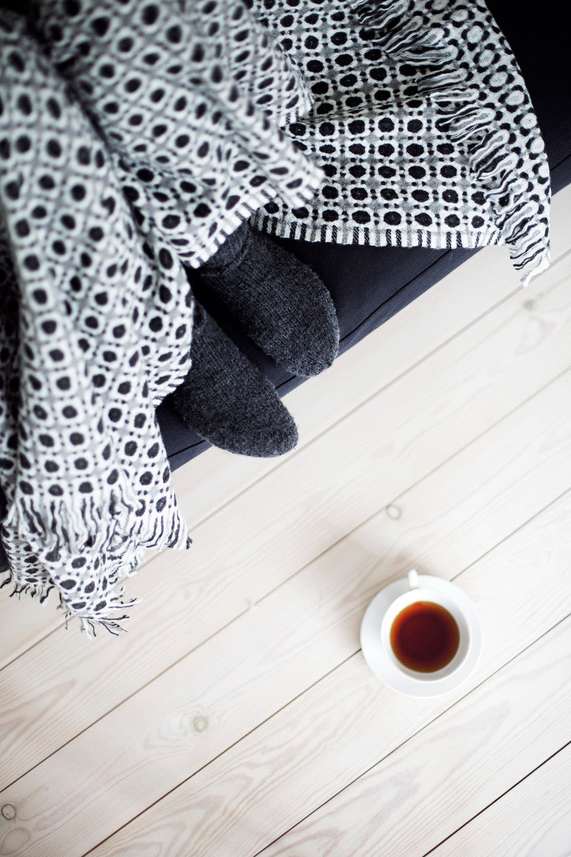 LAPUAN - LAMBSWOOL BLANKET. BLACK