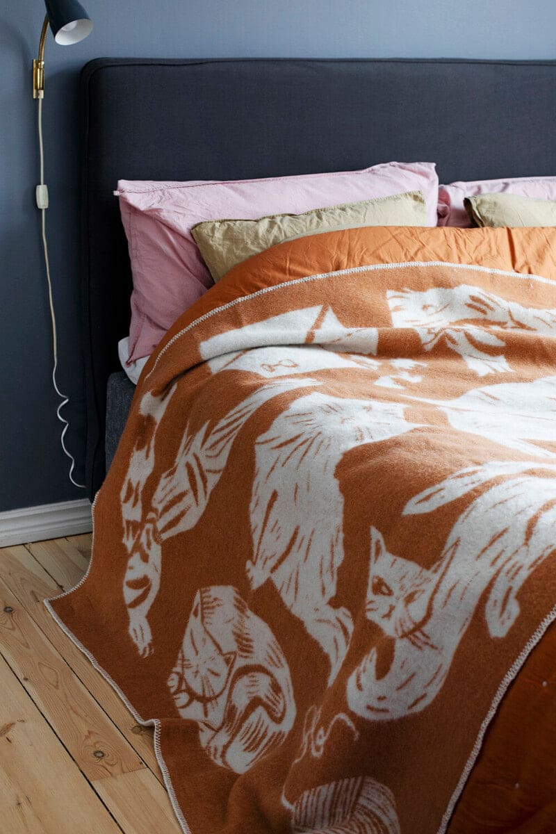 LAPUAN - KISSANPAIVAT CAT DESIGN WOOL BLANKET. RUST