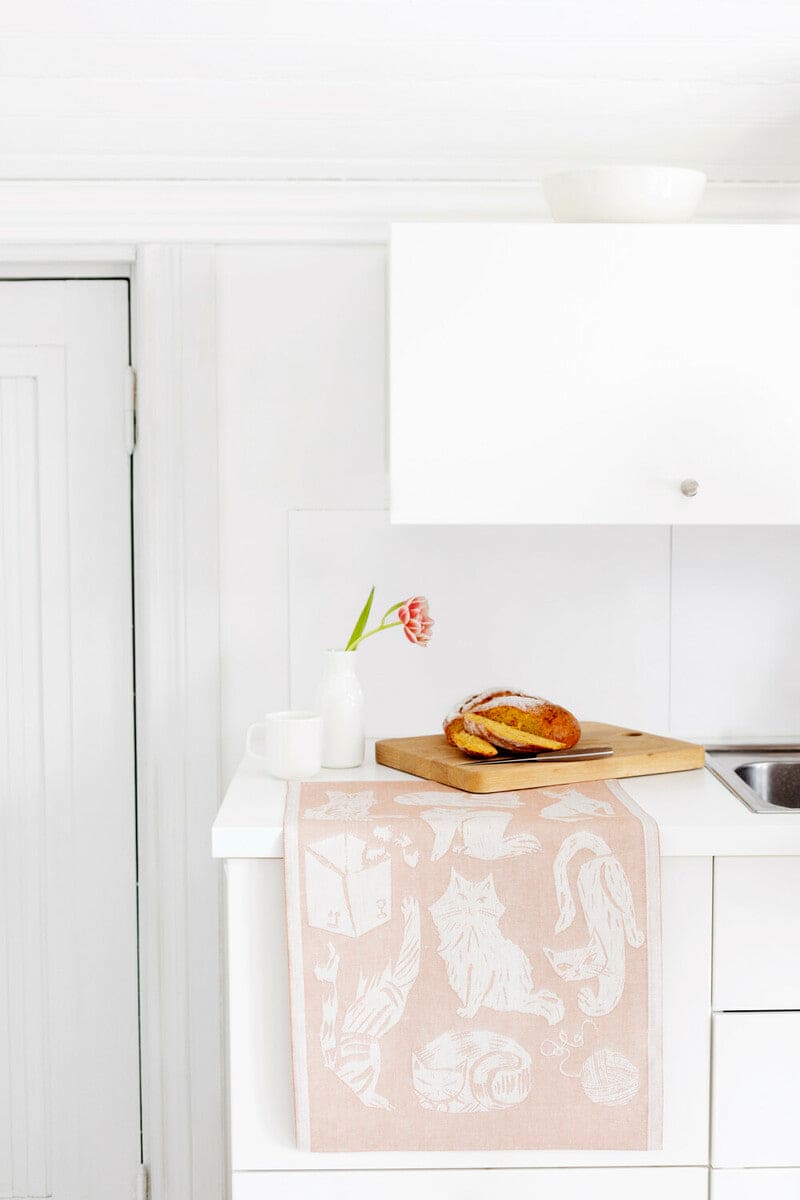 LAPUAN - KISSANPAIVAT CAT - HAND TOWEL. WHITE+CINNAMON