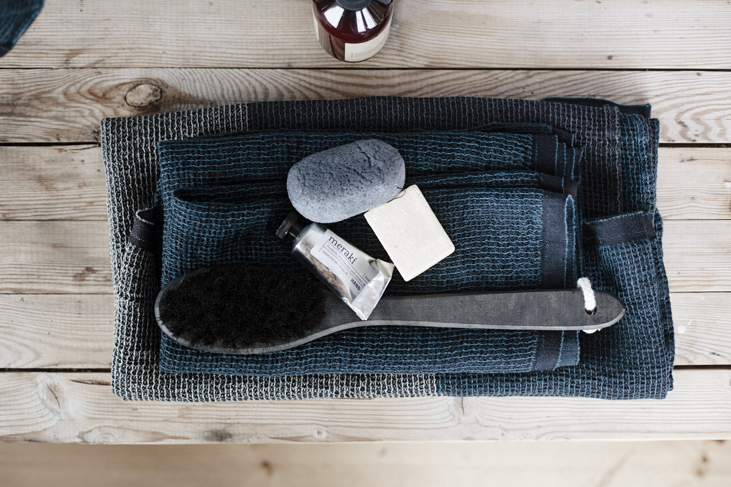 LAPUAN - TERVA WAFFLE TOWEL. BLACK+GRAPHITE
