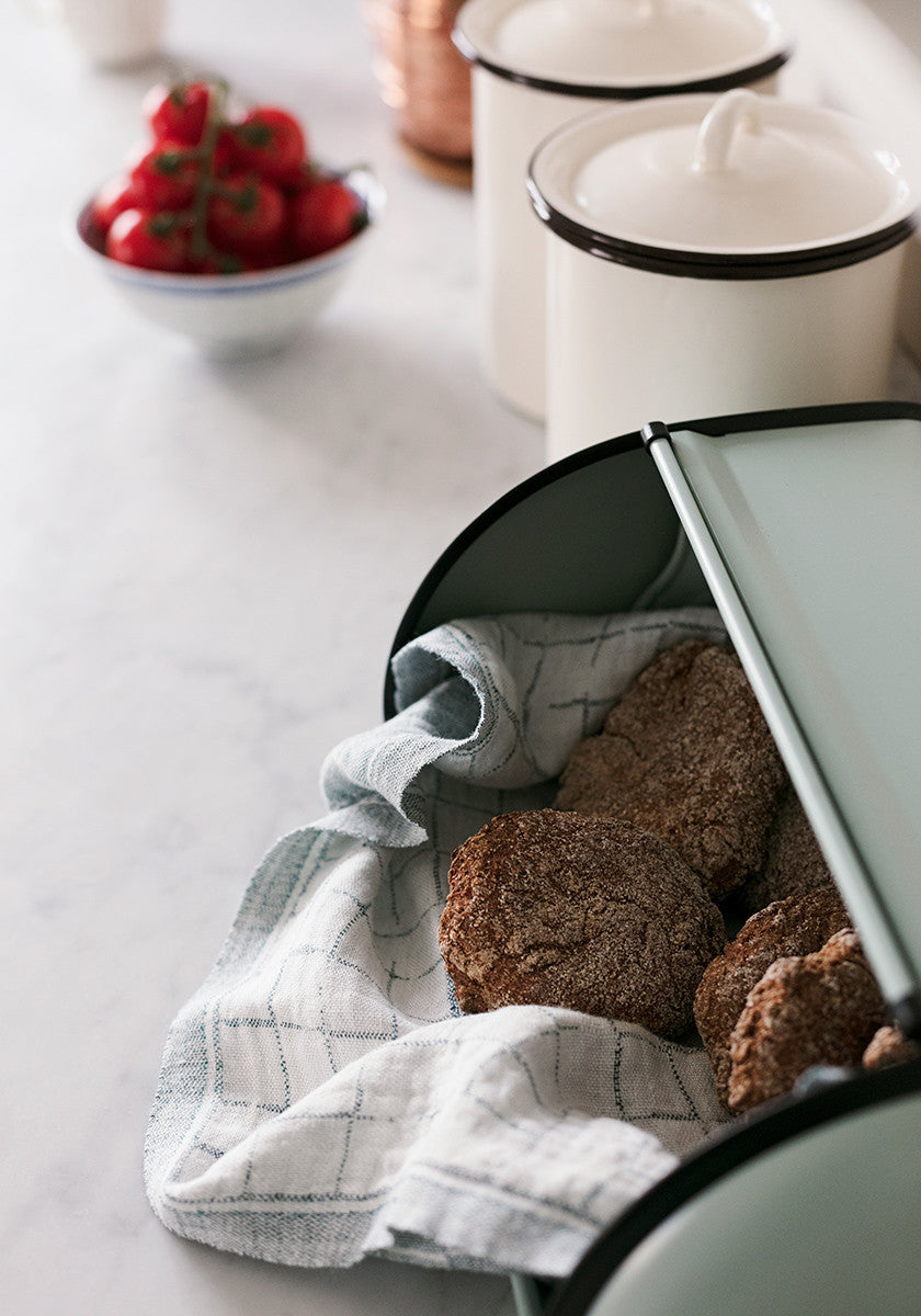 LAPUAN - LASTU LINEN HAND TOWEL. BLUE+WHITE