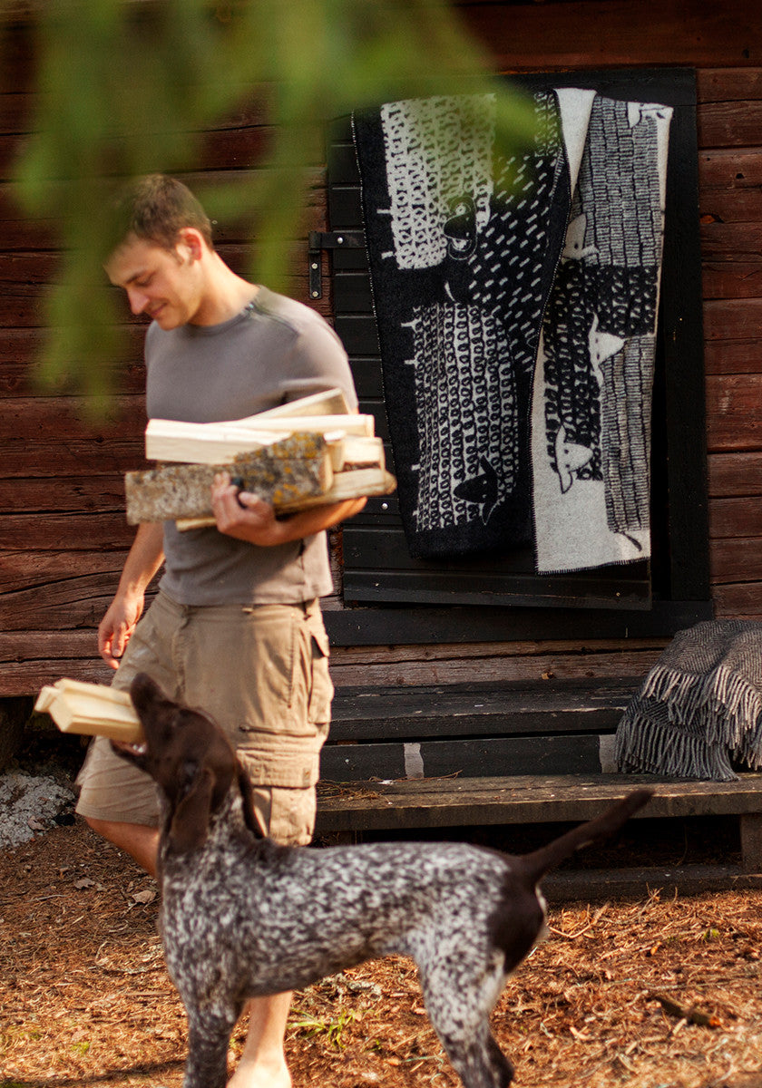 LAPUAN - PAKAPAAT LAMBS GRAPHIC WOOL BLANKET. GREY