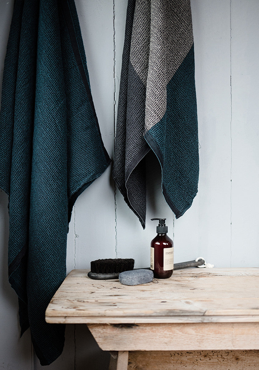 LAPUAN - TERVA WAFFLE TOWEL. BLACK+RAINY BLUE+MULTI STRIPE