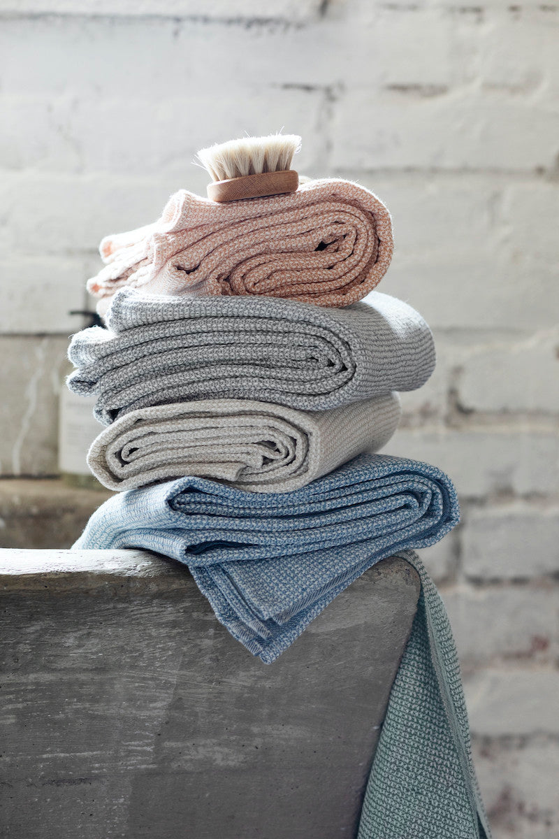 LAPUAN - TERVA WAFFLE TOWEL. WHITE+RAINY BLUE