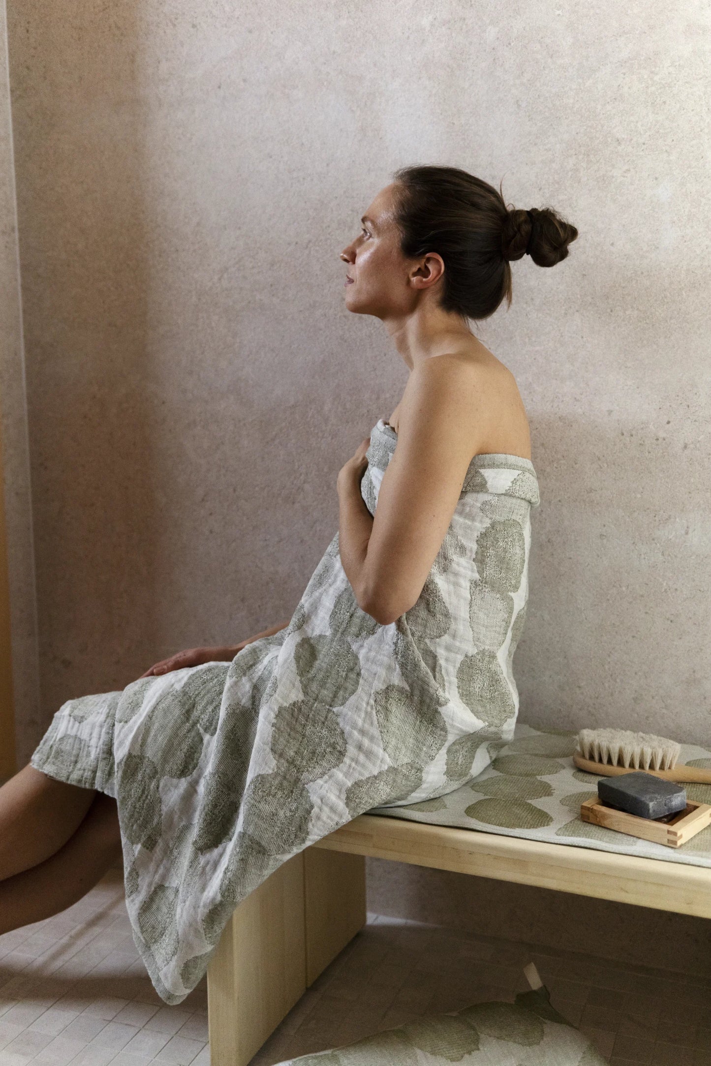 LAPUAN - SADE LINEN KING SIZE BATH TOWEL. OLIVE