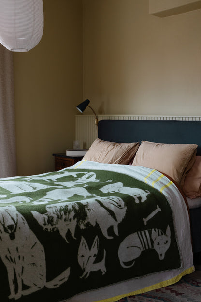 LAPUAN - COUVERTURE EN LAINE AVEC MOTIF CHIEN. OLIVE