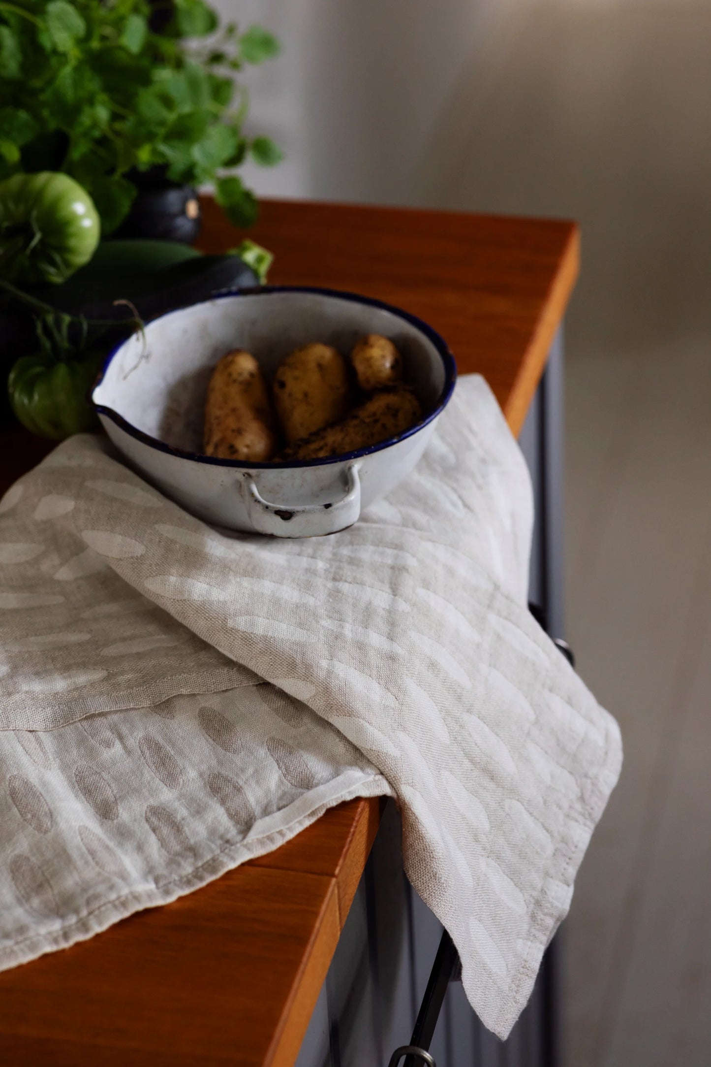 LAPUAN - HELMI LINEN HAND TOWEL. NATURAL+WHITE
