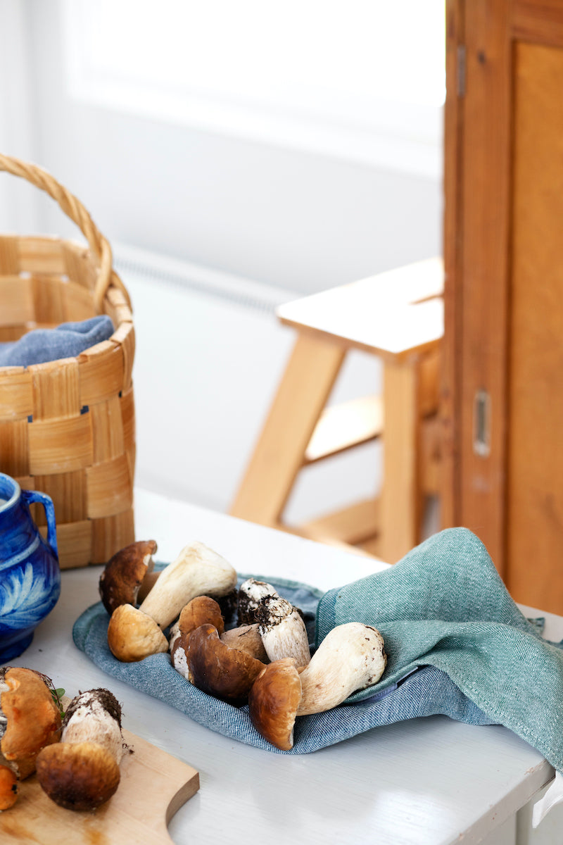 LAPUAN - DUO LINEN HAND TOWEL. PETROLEUM+BLUEBERRY