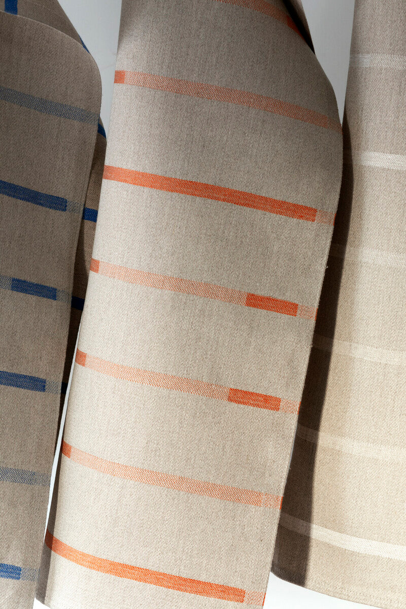 LAPUAN - LINNEA LINEN HAND TOWEL. NATURAL+BLUE