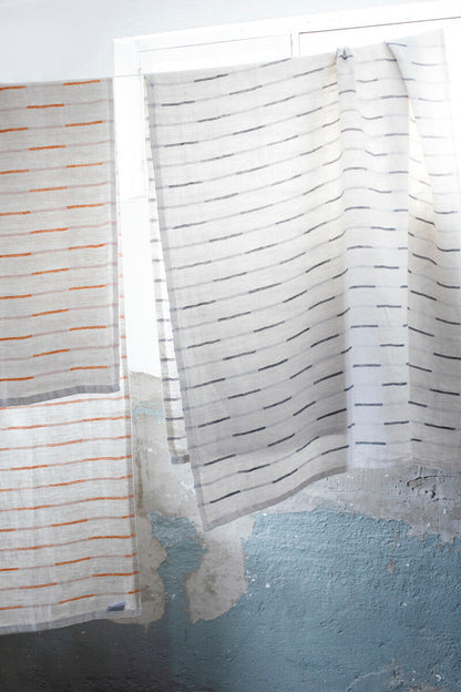 LAPUAN - PAUSSI LINEN HAND TOWEL. WHITE+GREY
