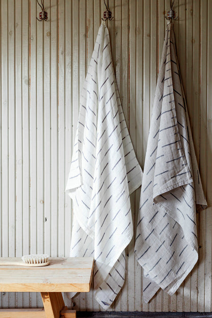 LAPUAN - PAUSSI LINEN HAND TOWEL. WHITE+GREY