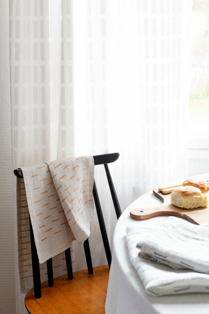 LAPUAN - PAUSSI LINEN HAND TOWEL. WHITE+GREY