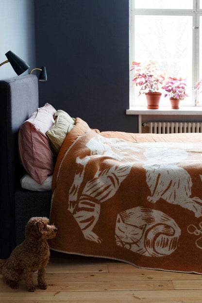 LAPUAN - COUVERTURE EN LAINE AU DESIGN CHAT KISSANPAIVAT. ROUILLE